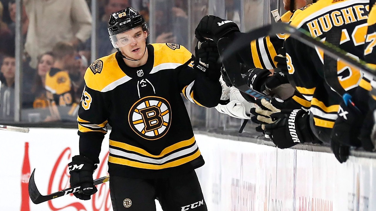 Boston Bruins forward Karson Kuhlman has re-signed with the team. (Winslow Townson/AP)