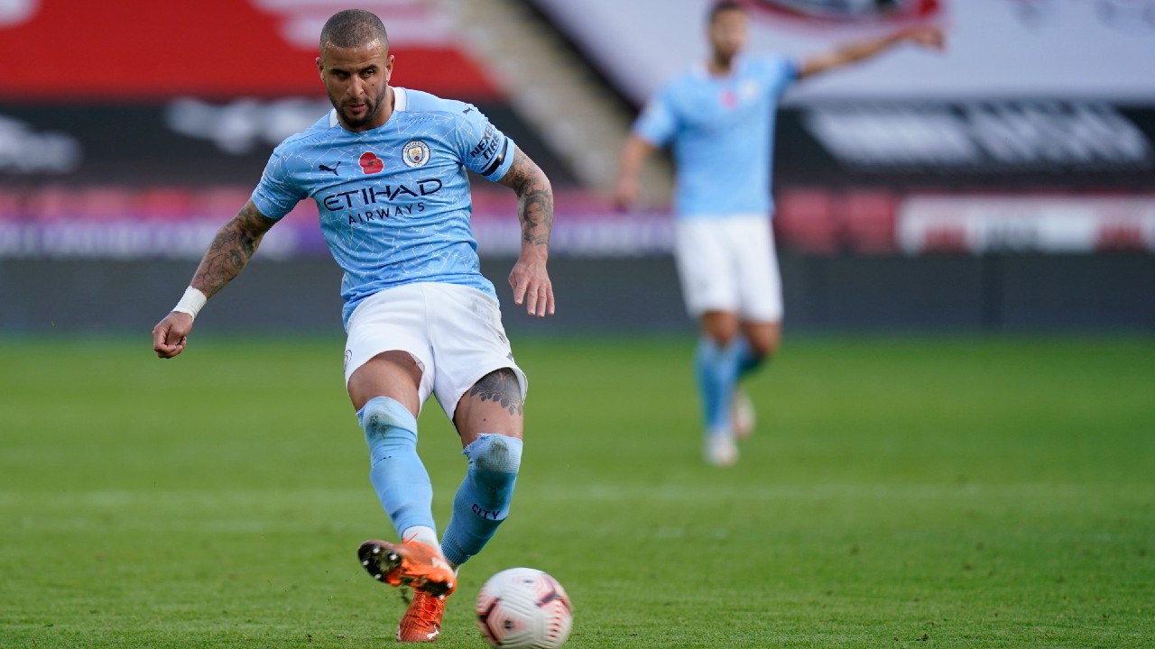 Kyle Walker extends Manchester City contract until 2026