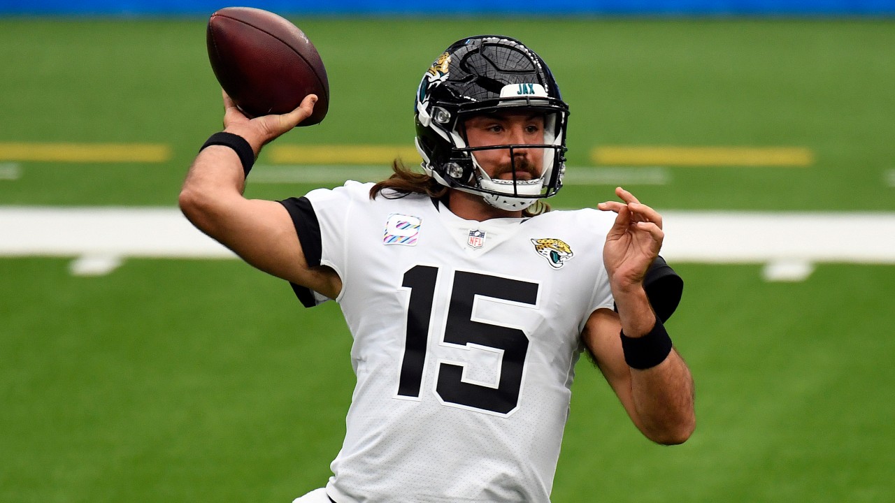 Jacksonville Jaguars quarterback Gardner Minshew throws against the Los Angeles Chargers during the first half of an NFL football game. (Kyusung Gong/AP)
