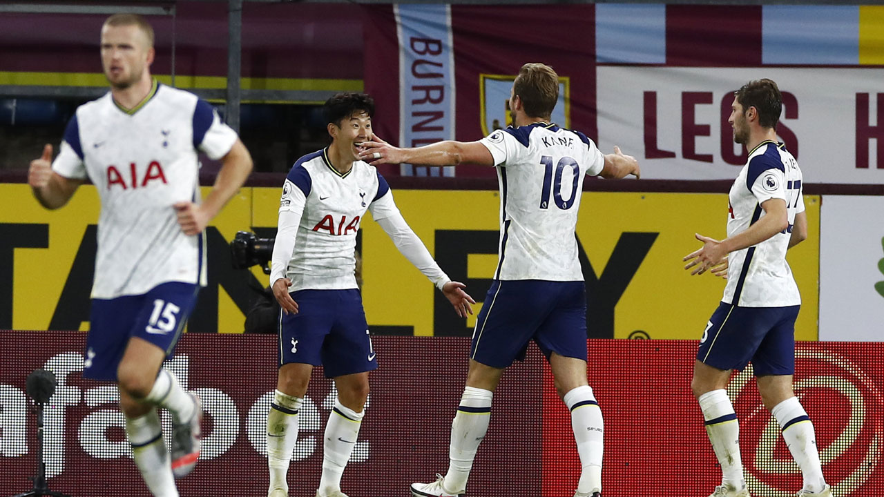 Tottenham's Son Heung-min, second left, is congratulated by teammate Harry Kane after scoring his team's first goal during the English Premier League soccer match. (Jason Cairnduff/AP)