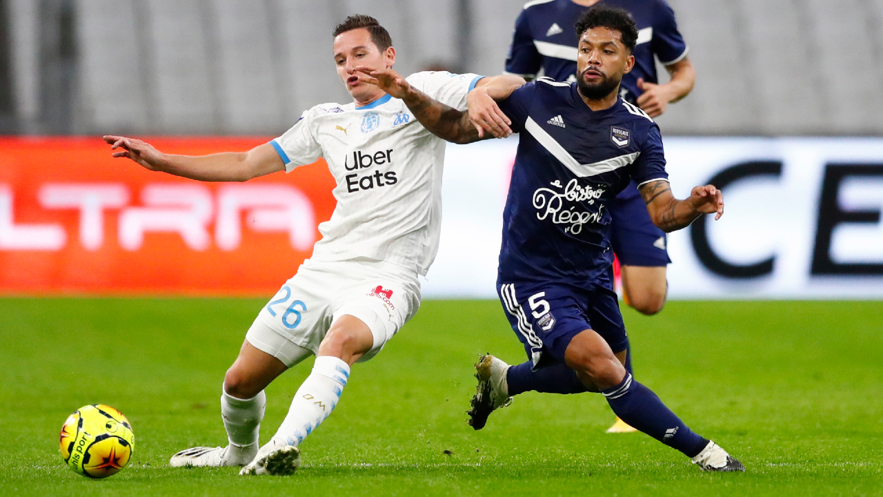 Olympique Marseille's Florian Thauvin (L) and Girondins Bordeaux's Otavio (R) in action during the French Ligue 1 soccer match between Olympique Marseille and Bordeaux at Orange Velodrome stadium in Marseille, France, 17 October 2020. (Guillaume Horcajuelo/EPA)

