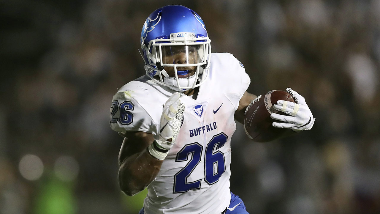 Buffalo running back Jaret Patterson (26) carries the ball during an NCAA college football game. (Steve Luciano/AP)