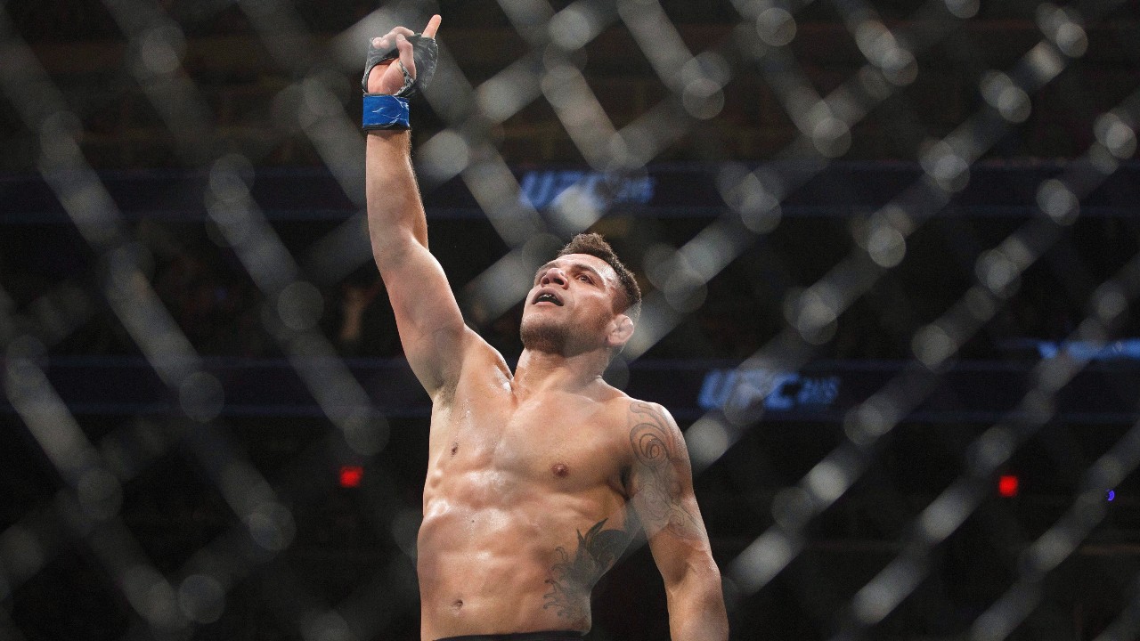 Rafael dos Anjos of Brazil celebrates a win . (Jason Franson/CP)