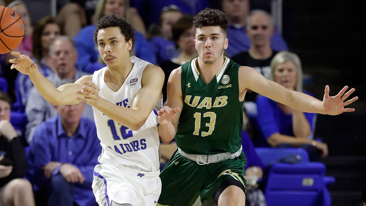 Middle Tennessee guard Therren Shelton-Szmidt (12) passes the ball away from UAB guard Nate Darling (13) during the first half of an NCAA college basketball game Saturday, Feb. 24, 2018, in Murfreesboro, Tenn. (Mark Humphrey/AP)