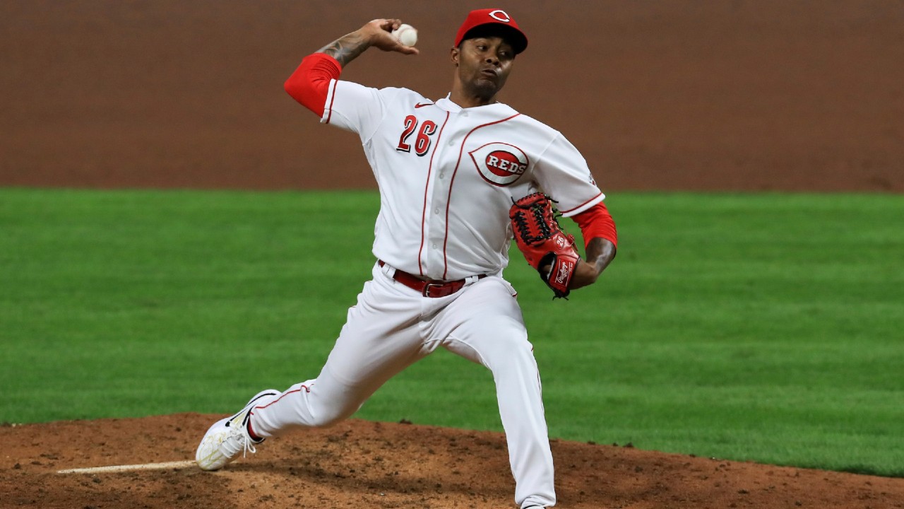 The Cincinnati Reds have traded closer Raisel Iglesias to the Los Angeles Angels. (Aaron Doster/AP)
