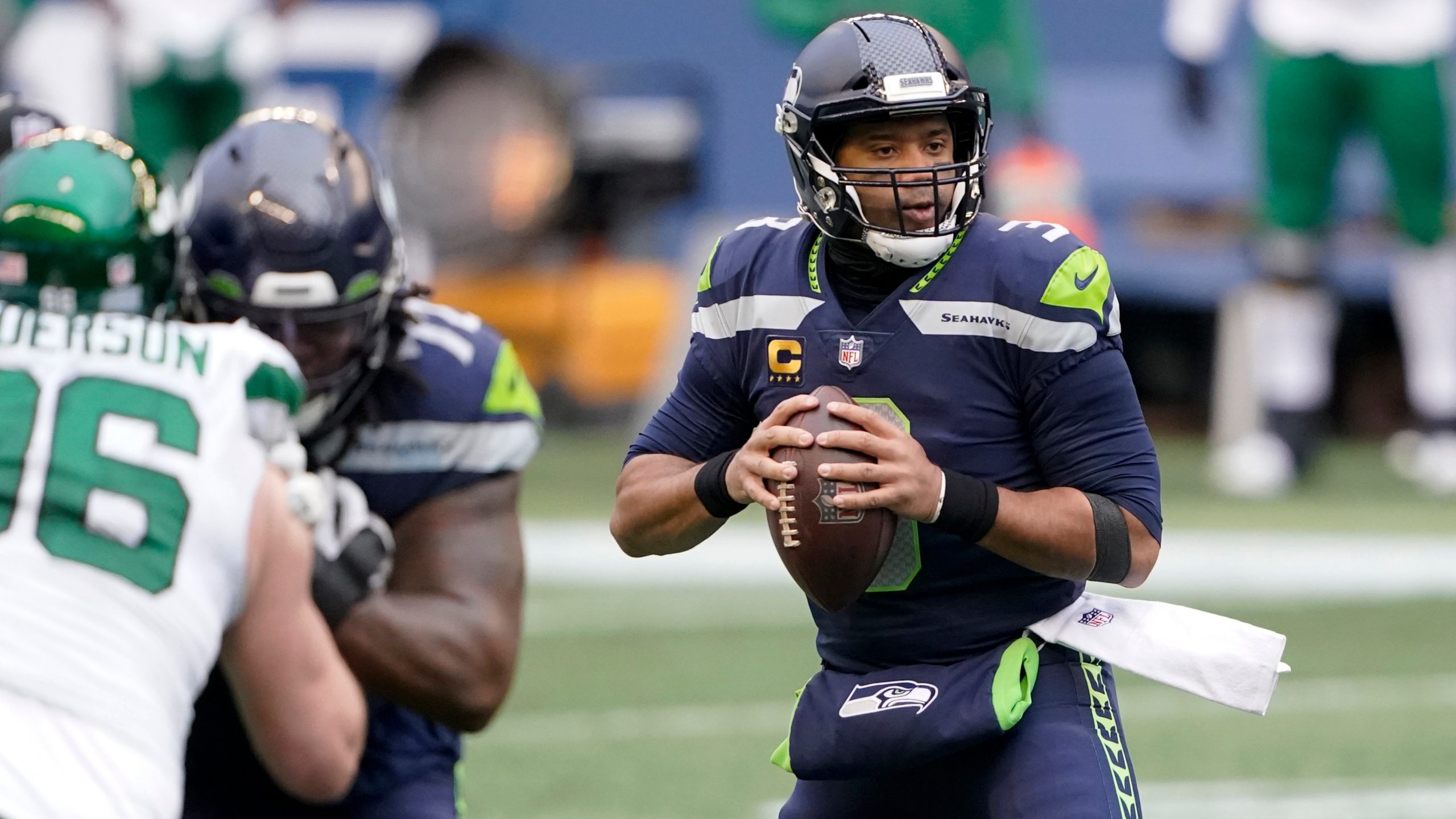 Seattle Seahawks quarterback Russell Wilson looks downfield against the New York Jets during the first half of an NFL football game. (Ted S. Warren/AP)