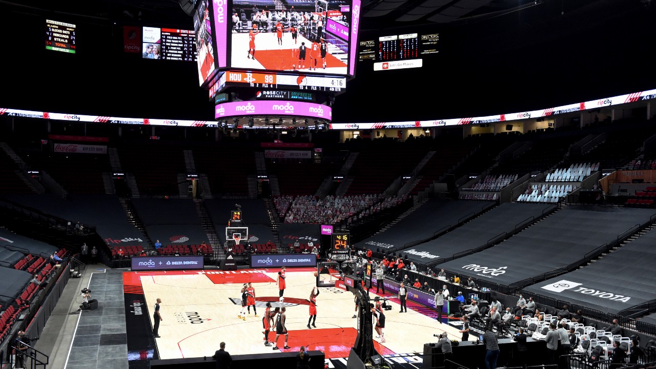 Portland Trail Blazers' Damian Lillard shoots a free throw during the second half against the Houston Rockets in an NBA basketball game. (Steve Dykes/AP)