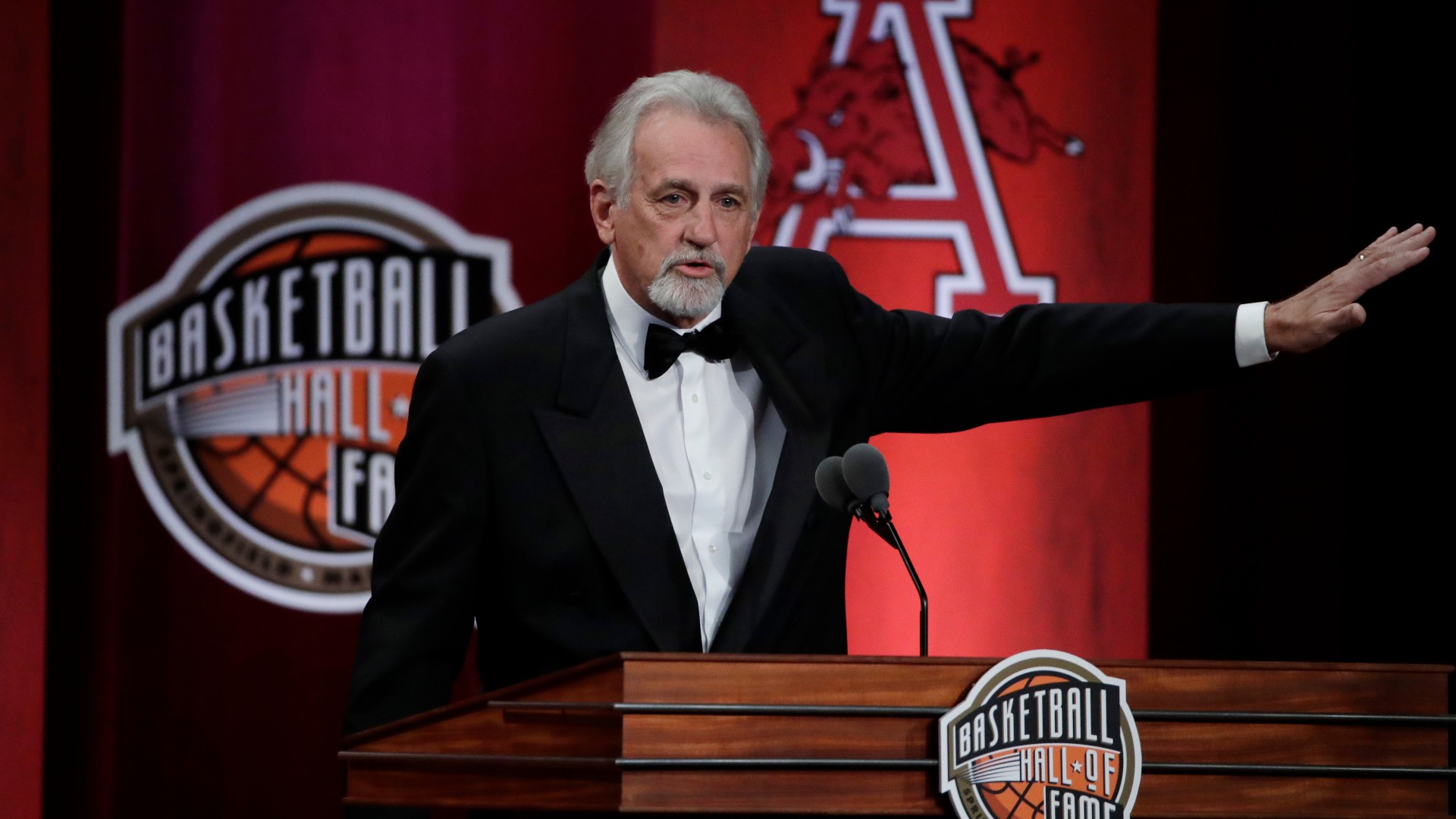 Paul Westphal speaks at the Basketball Hall of Fame enshrinement ceremony in Springfield, Mass. (Elise Amendola/AP)
