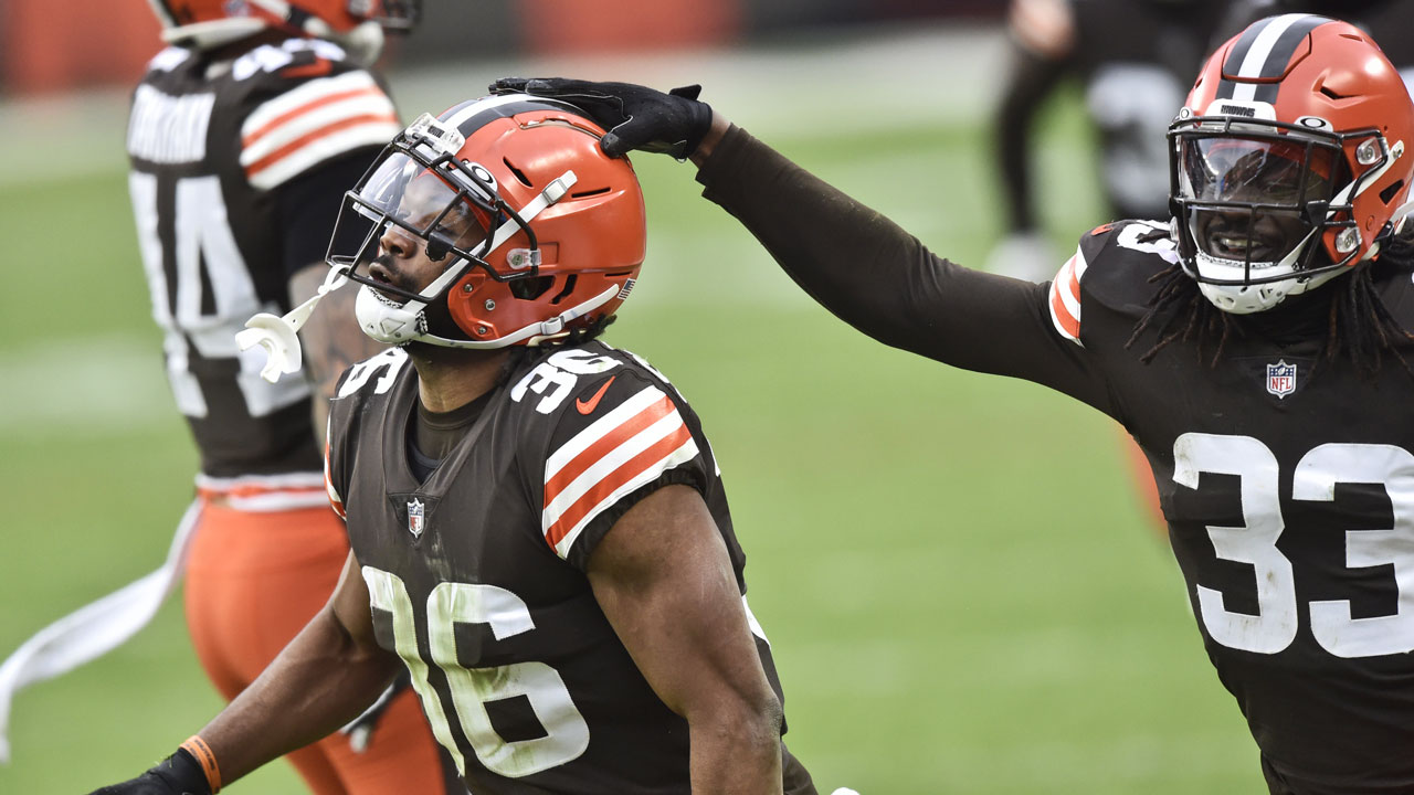 Cleveland Browns defensive back Ronnie Harrison (33) taps cornerback M.J. Stewart Jr. (36) on the helmet after Harrison intercepted a pass during the second half of an NFL football game. (David Richard/AP)