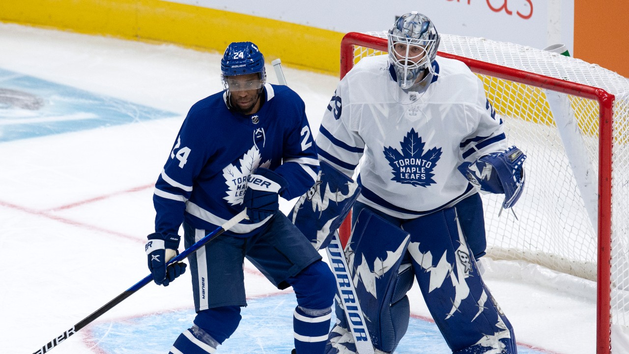 Maple Leafs' Wayne Simmonds out six weeks with broken wrist