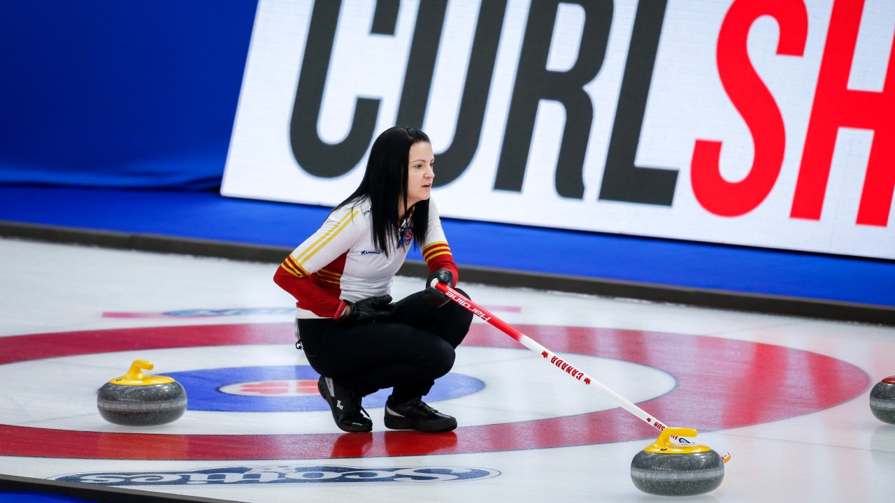 Team Canada skip Kerri Einarson directs her team against Team Nova Scotia at the Scotties Tournament of Hearts. (Jeff McIntosh/CP)