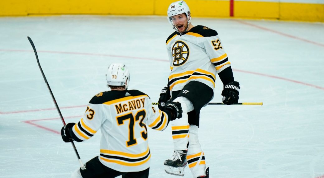 Sean Kuraly, Brad Marchand lead Bruins past Flyers