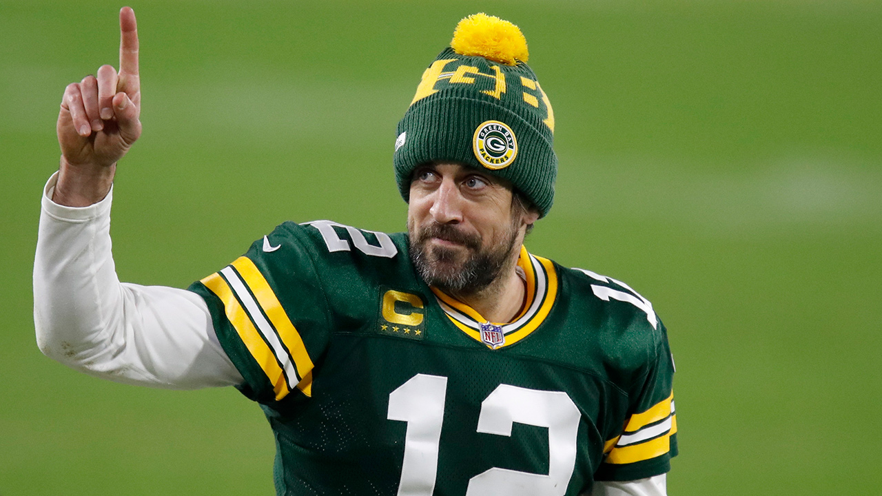Aaron Rodgers gets surprise during 'Jeopardy!' hosting stint - Sportsnet.ca