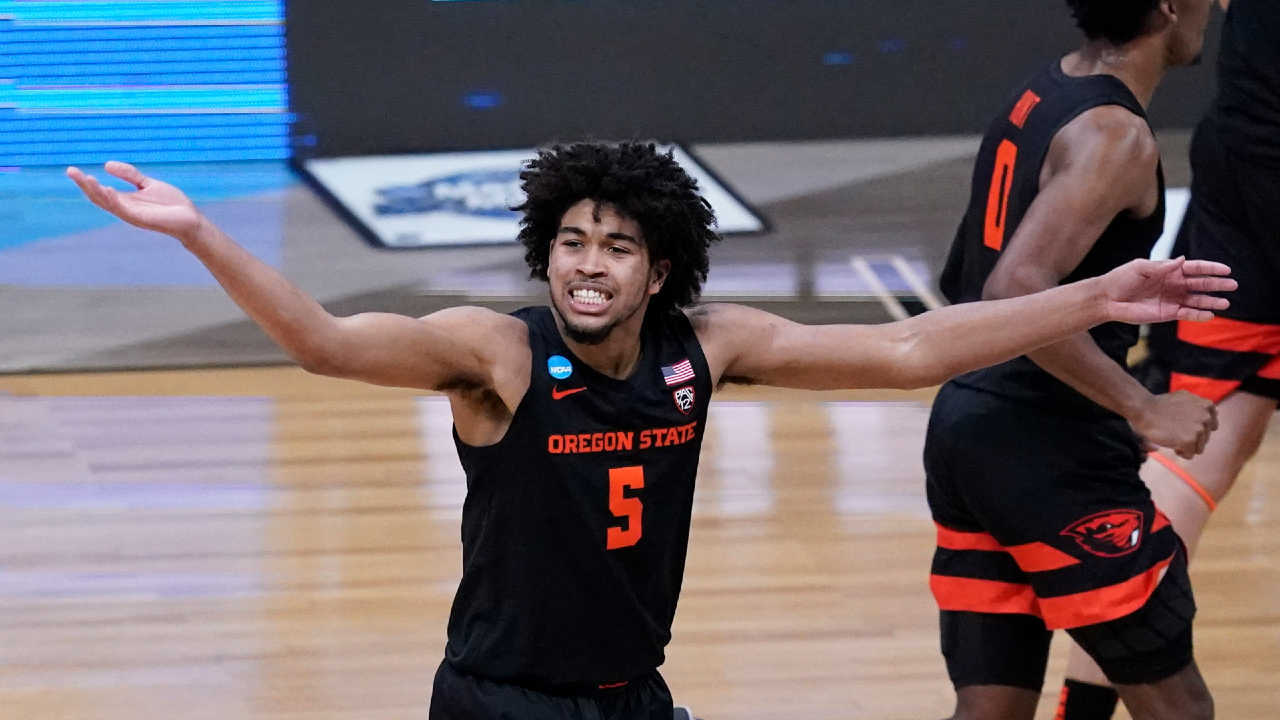 Oregon State guard Ethan Thompson (5) reacts to a basket against Houston during the second half of an Elite 8 game in the NCAA men's college basketball tournament at Lucas Oil Stadium, Monday, March 29, 2021, in Indianapolis. (AP Photo/Darron Cummings)