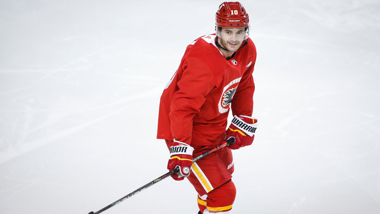 Derek Ryan skates during practice. (Jeff McIntosh/CP)