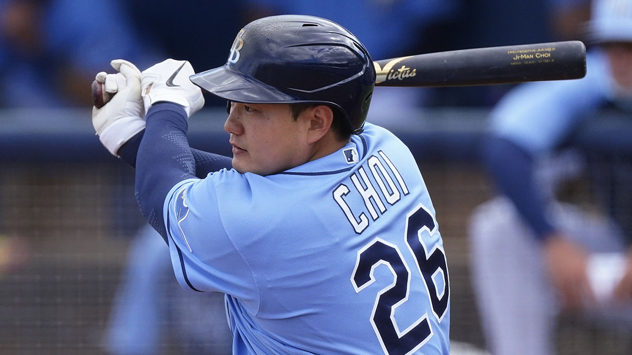 Tampa Bay Rays' Ji-Man Choi (26) drives in a run with a single in fourth inning of a spring training baseball game against the Boston Red Sox. (John Bazemore/AP)