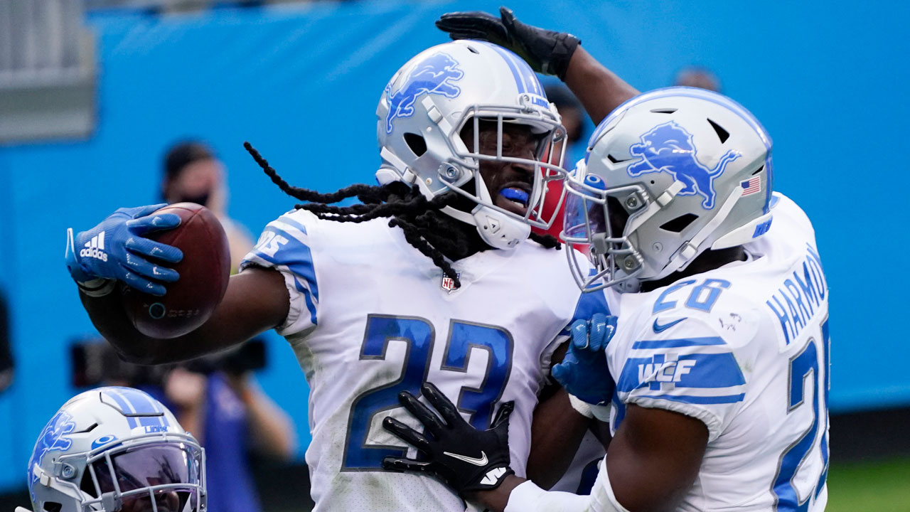 Former Detroit Lions cornerback Desmond Trufant, left, has signed with the Chicago Bears. (Gerry Broome/AP)