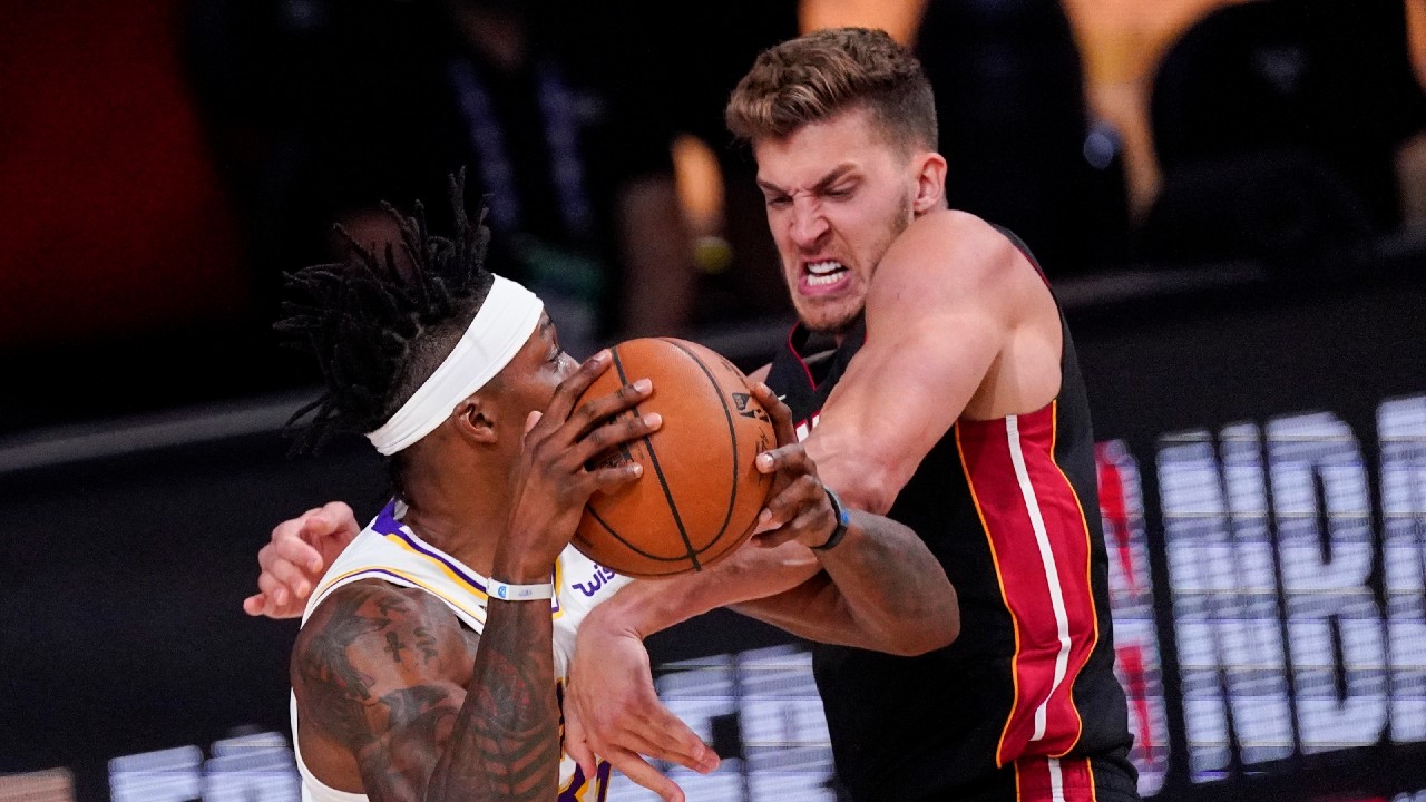 Report: Bucks signing Meyers Leonard to 10-day contract