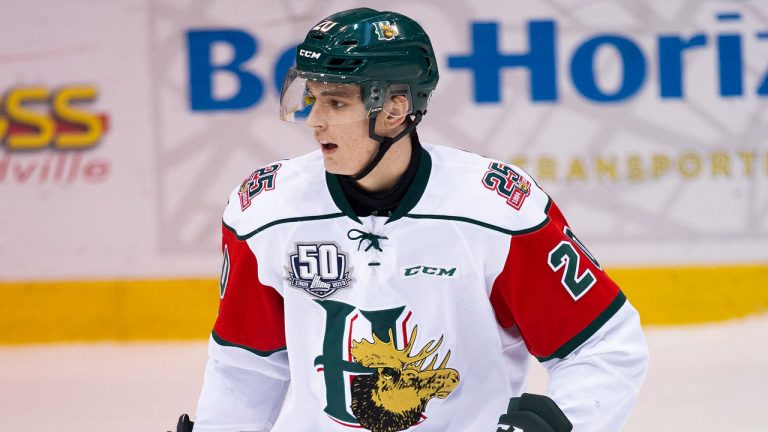 Justin Barron, pictured here in 2018, has signed an entry-level contract with the Colorado Avalanche. (Ghyslain Bergeron/CP)