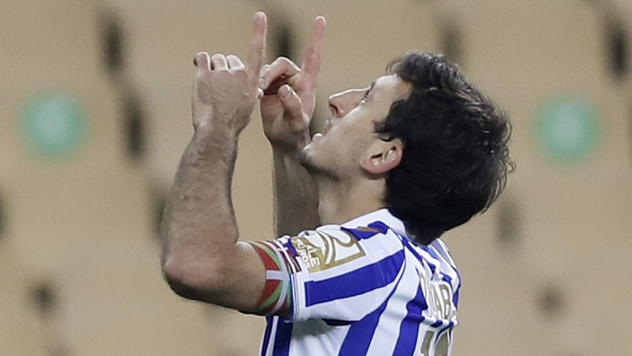 Real Sociedad's Mikel Oyarzabal celebrates scoring his side's first goal with a penalty shot during the final of the 2020 Copa del Rey. (AP Photo/Angel Fernandez)