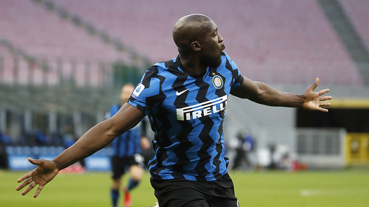 Inter Milan's Romelu Lukaku celebrates after scores against Sassuolo during the Serie A soccer match between Inter Milan and Sassuolo. (Antonio Calanni/AP)