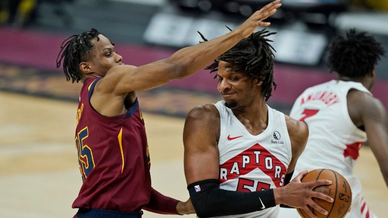 Toronto Raptors' Freddie Gillespie, right, tries to get past Cleveland Cavaliers' Isaac Okoro in the first half of an NBA basketball game, Saturday, April 10, 2021, in Cleveland. (Tony Dejak/AP)
