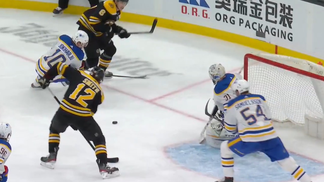 Bruins’ Smith hits for the hats against the Sabres thumbnail