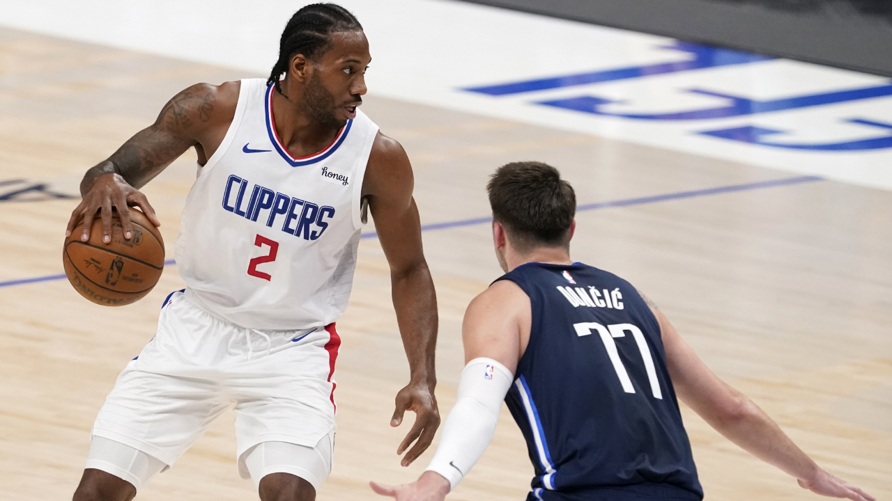 Clippers re-sign injured superstar Kawhi Leonard
