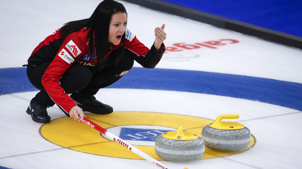 Canadas Einarson snaps four-game losing streak at womens worlds