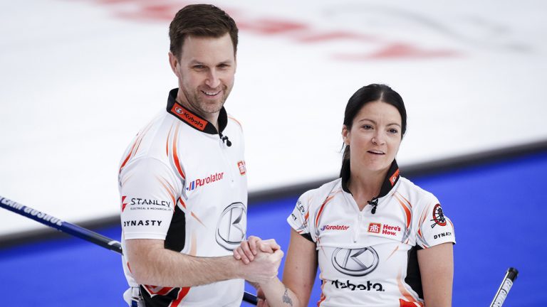 Kerri Einarson, right, and Brad Gushue. (Jeff McIntosh/CP)