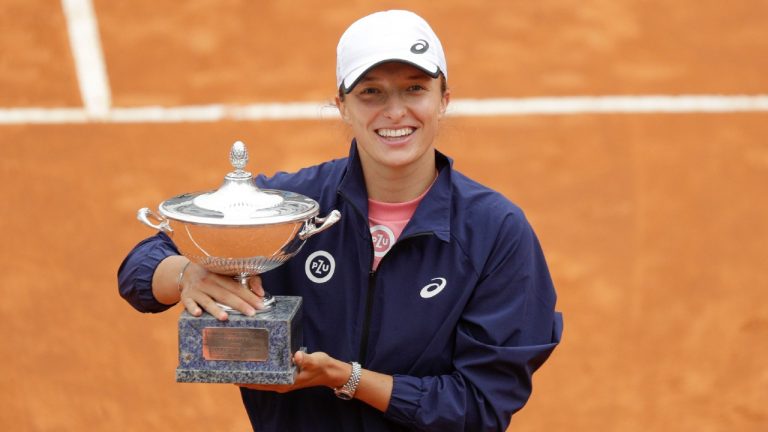 Iga Swiatek holds the winner's trophy after defeating Karolina Pliskova in the final match of the Italian Open. (Gregorio Borgia/AP)
