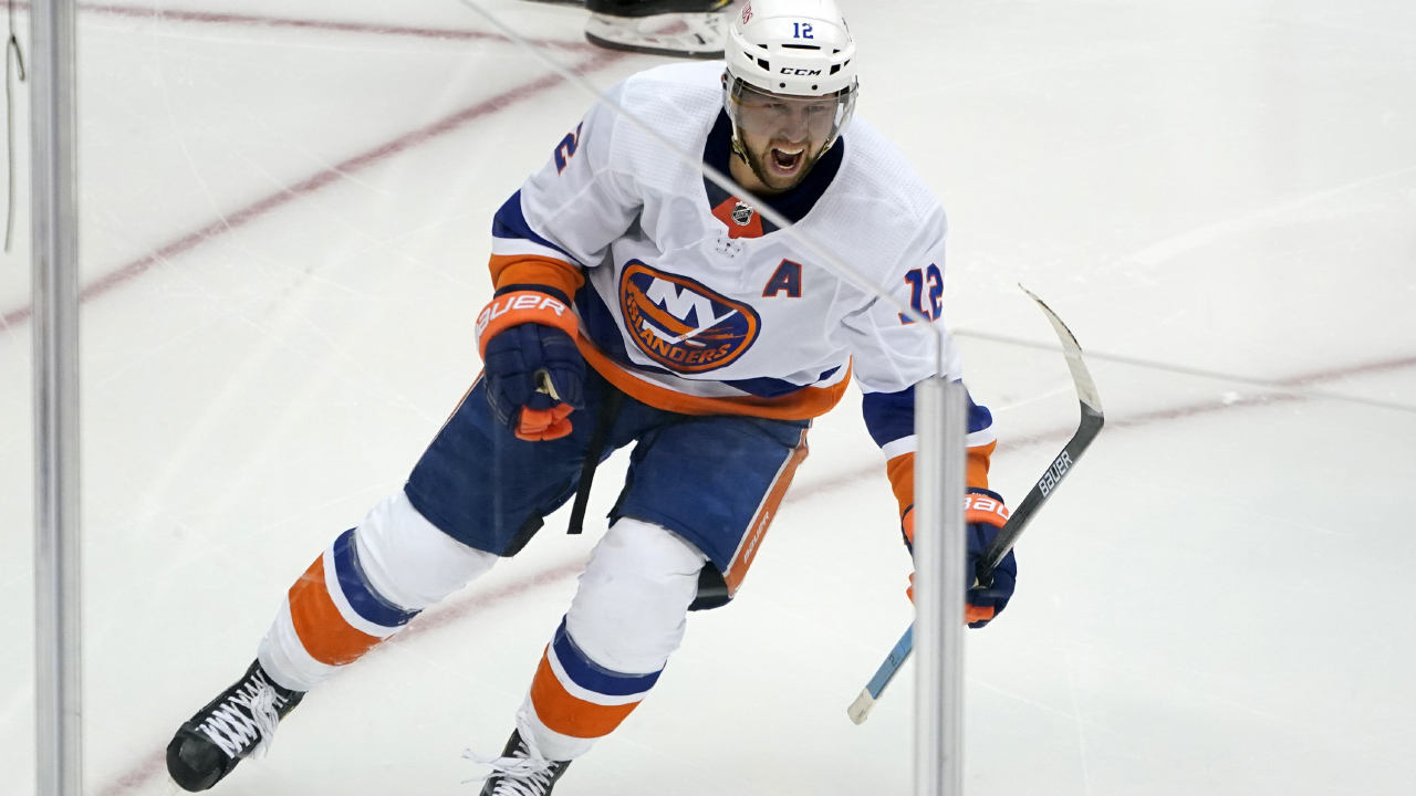 Last minute deal: Josh Bailey signs two-year deal for $2.1 million