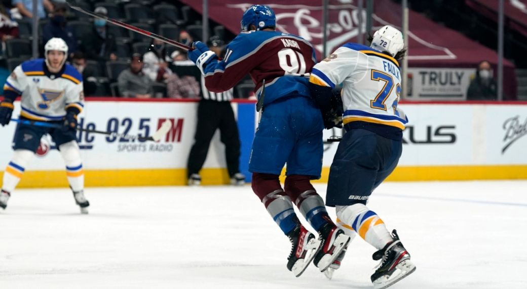 El Kadri Match de Avalanche recibió un penalti por anotar con la pelota de los Blues