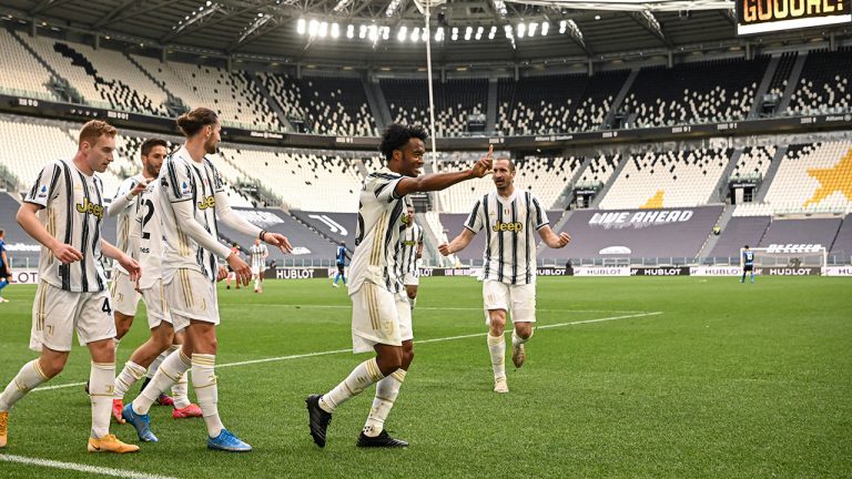 Juventus' Juan Cuadrado celebrates after scoring his side's second goal, during the Serie A soccer match between Juventus and Inter Milan, at the Turin Allianz stadium, Italy, Saturday, May 15, 2021. (Piero Cruciatti/LaPresse via AP)