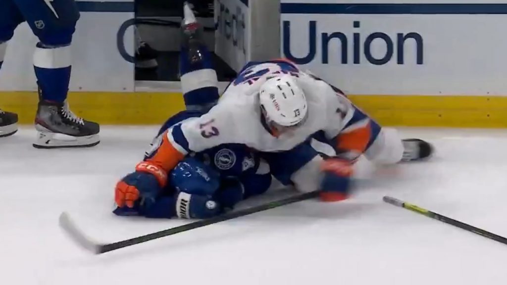 Could you imagine if Mat Barzal (@barzal97) had finished this play