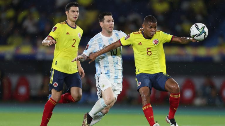 Argentina's Lionel Messi, centre, challenges Colombia's Wilmar Barrios during a qualifying soccer match for the FIFA World Cup. (Fernando Vergara/AP)