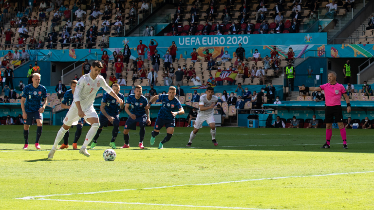 SEVILLE, June 24, 2021 Spain's Alvaro Morata (front) misses the penalty kick during the Group E match between Slovakia and Spain at the UEFA Euro 2020 in Seville, Spain, June 23, 2021. (Credit Image: Meng Dingbo/Xinhua via ZUMA Press)
