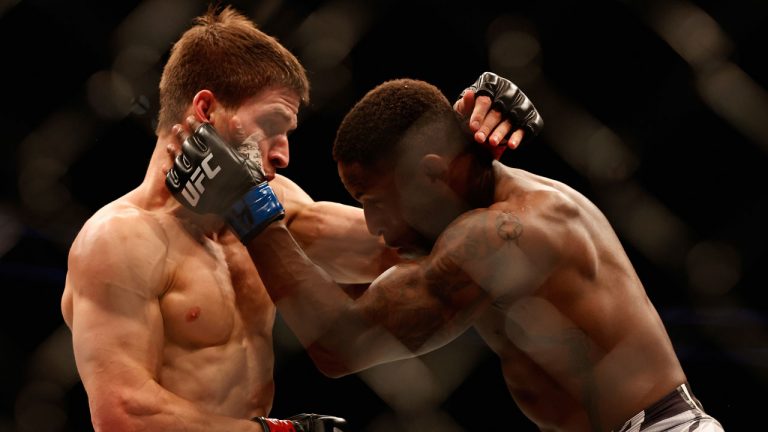 Movsar Evloev of Russia fights Hakeem Dawodu of Canada during their UFC 263 featherweight match at Gila River Arena. (Getty Images)