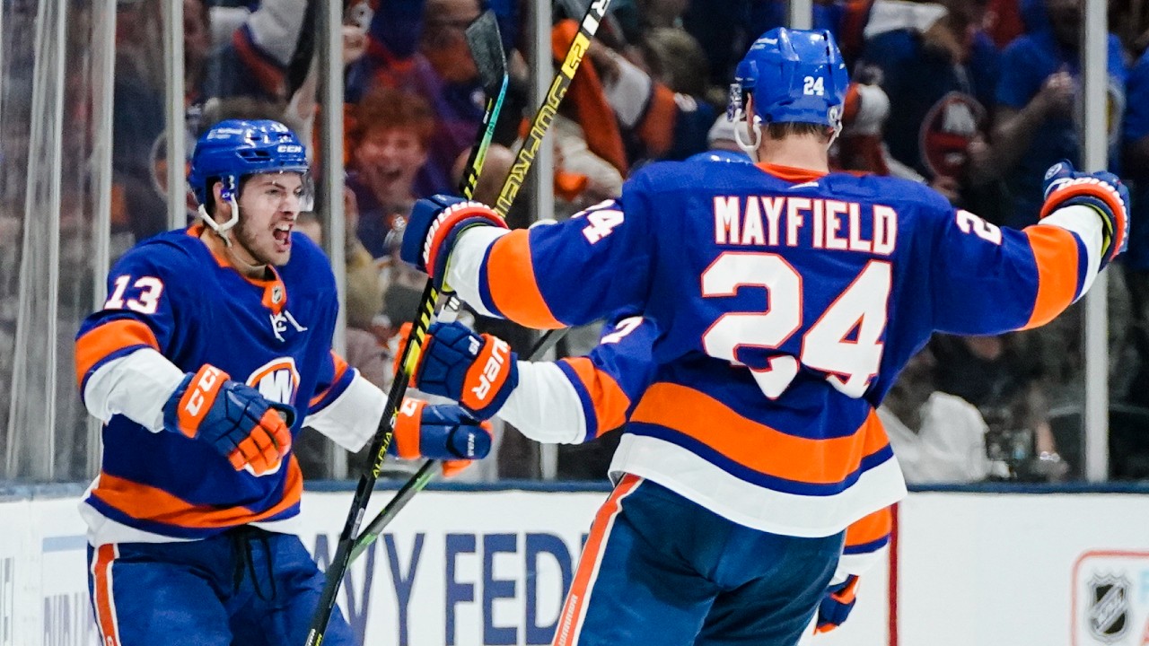 Islanders tie series vs. Bruins by continuing to embrace four-line identity thumbnail