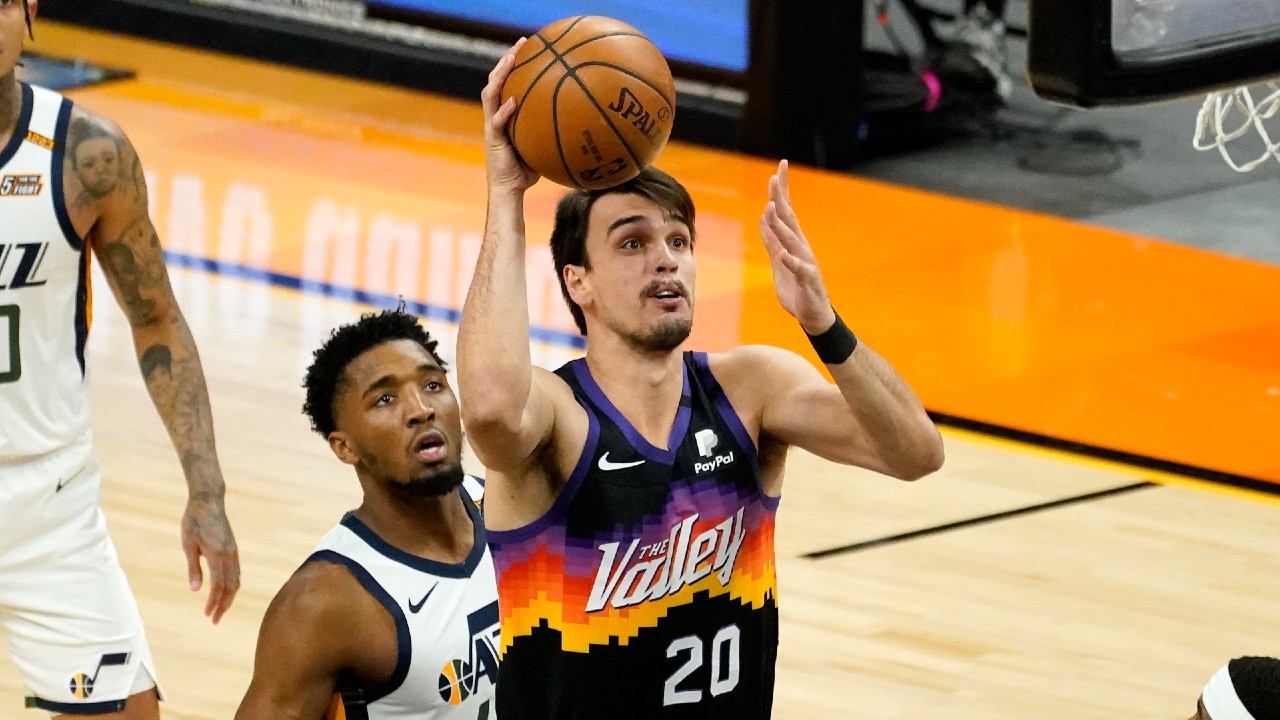 Suns forward Dario Saric out indefinitely with torn ACL