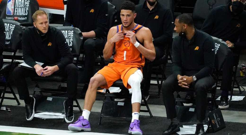 Referee admits foul by Suns' Booker on Bucks' Holiday was missed