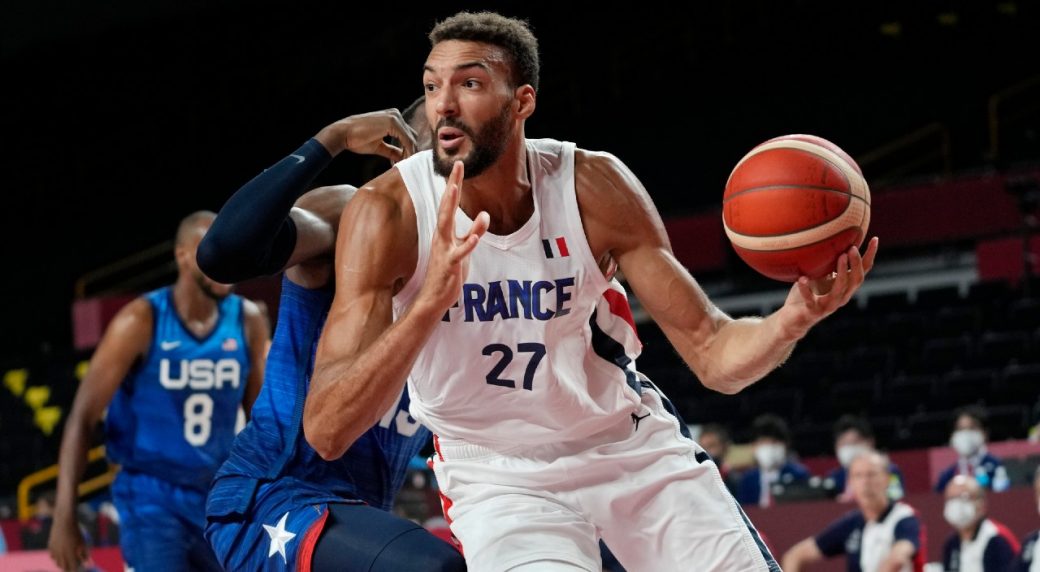 Durant hauls USA men's basketball past France to fourth straight