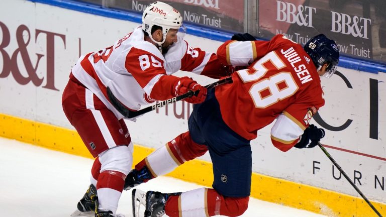 Florida Panthers defenceman Noah Juulsen (58) has been re-signed to a one-year deal. (Wilfredo Lee/AP)