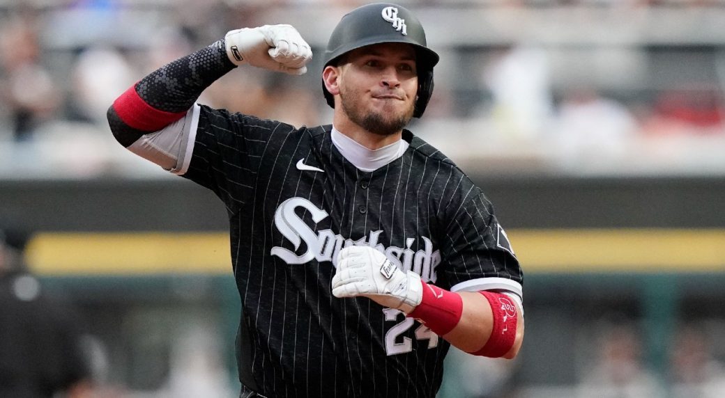 White Sox's Yasmani Grandal to miss 4-6 weeks with torn tendon in knee