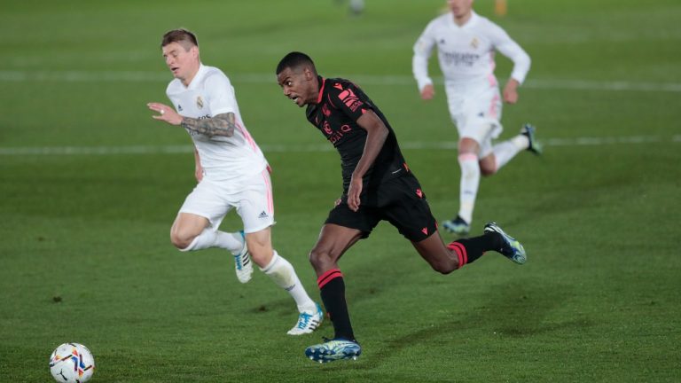 Real Sociedad's Alexander Isak, centre, and Real Madrid's Toni Kroos, left, challenge for the ball during the Spanish La Liga match between Real Madrid and Real Sociedad at Alfredo di Stefano stadium in Madrid, Spain, Monday, March 1, 2021. (Bernat Armangue/AP) 