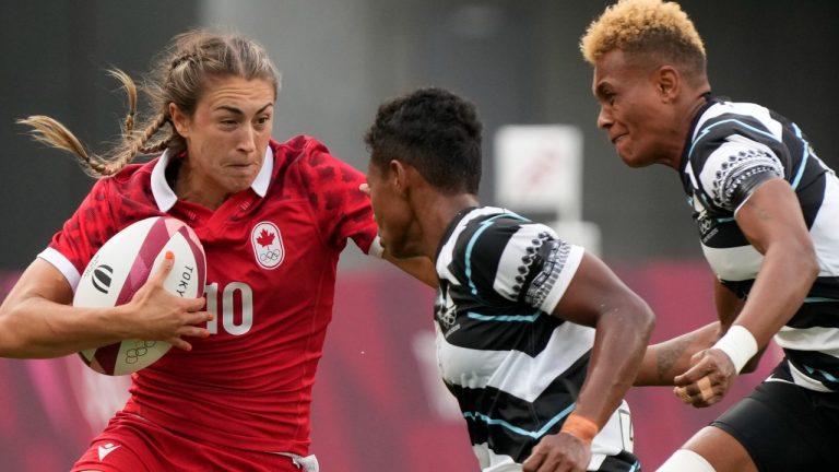 Canada's Kaili Lukan, left, comes under pressure from Fiji's Viniana Riwai, center, and Alowesi Nakoci in their women's rugby sevens match at the 2020 Summer Olympics, Thursday, July 29, 2021 in Tokyo, Japan. (Shuji Kajiyama/AP)