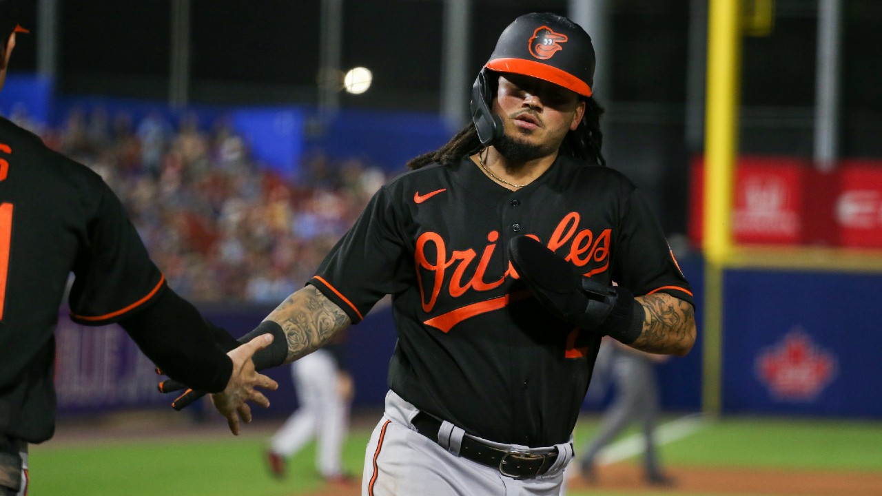 Freddy Galvis returns to Phillies in deal with Orioles