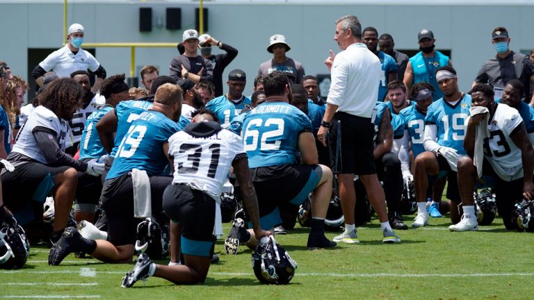 Jacksonville Jaguars head coach Urban Meyer, standing center right, talks with players during an NFL football team practice. (John Raoux/AP) 