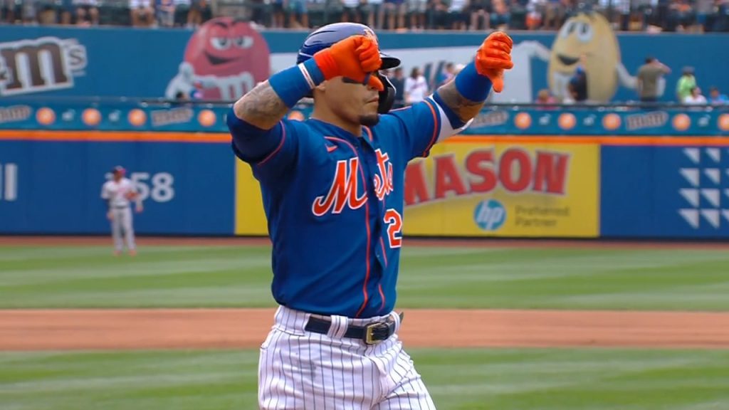 Javier Baez gives Mets fans thumbs down for team getting booed