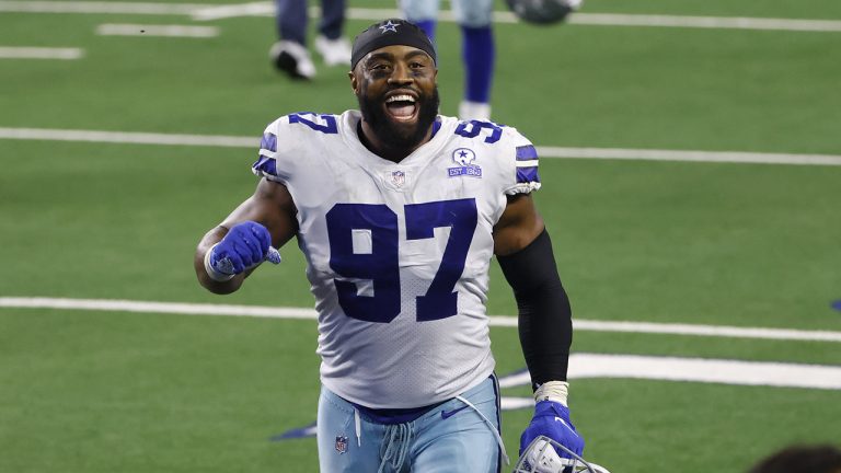 Former Dallas Cowboys defensive end Everson Griffen celebrates. (Ron Jenkins/AP)